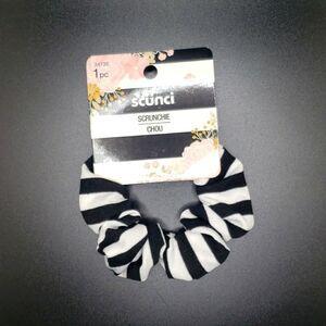 Black and white stripped scrunchie by Scunci